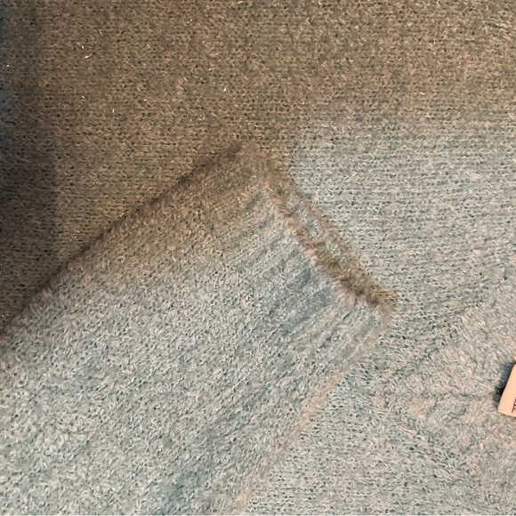 French laundry, women’s Sz large mint sweater shirt top fuzzy V-neck shimmer - Picture 4 of 7